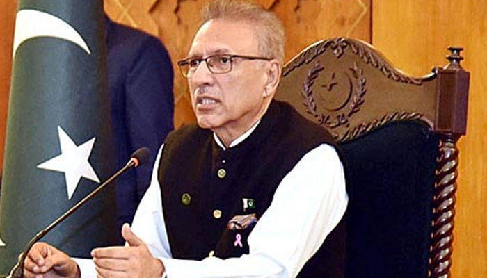 President Dr Arif Alvi speaking to journalists during an interactive session on Breast Cancer, at Aiwan-e-Sadr. — APP/File