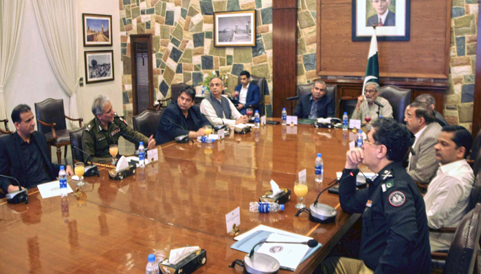 The caretaker chief ministers of Sindh (C-R) and Punjab during a brainstorming session at the CM House in Karachi on October 26, 2023. — X/@SindhCMHouse