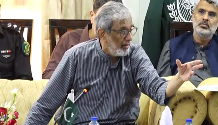 Sindh caretaker chief minister Justice (retd) Maqbool Baqar while speaking during a meeting at circuit house Sukkur in this screengrab from a video released on October 26, 2023. — X/SindhCMHouse