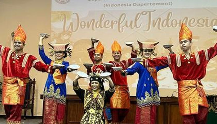 Indonesian Cultural Troupe from West Sumatra Province concluded its trips in Pakistan by performing in The National University of Modern Languages (NUML) and Iqra University. . Facebook/IslamabadScene