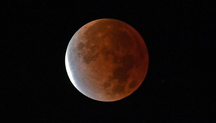 Pakistani stargazers to be treated to lunar eclipse. x/SPACEdotcom