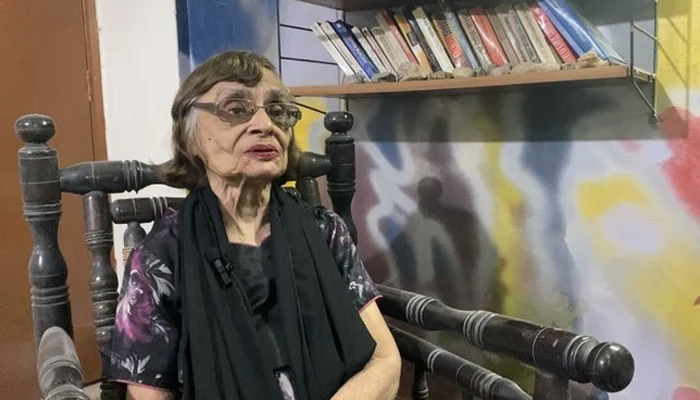 Professor Shahida Kazi, a veteran journalist and a renowned mass communication teacher can be seen speaking in an interview in this still taken from a video released on March 15, 2022. — YouTube/Arab News Pk