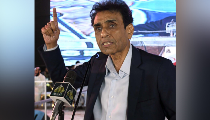 MQM-P convener Dr Khalid Maqbool Siddiqui addressing party workers in Liaquatabad, Karachi on October 29, 2023. — Facebook/MQM-P