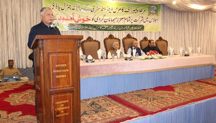 Sarhad Chamber of Commerce and Industry (SCCI) President Fuad Ishaq while speaking with the traders during an annual general meeting of the SCCI on October 18, 2023. — Facebook/Sarhad Chamber Peshawar