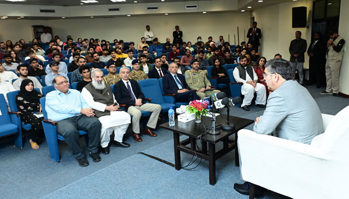 Caretaker Prime Minister Anwaar-ul-Haq Kakar  Interacts with the students of Lahore University of Management Sciences (LUMS) during a special session on October 30, 2023. — PID
