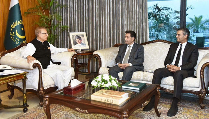 Chief Election Commissioner (CEC) Sikandar Sultan Raja, Attorney General Mansoor Usman Awan and four members of the ECP called on  President Dr Arif Alvi at the President House on Nov 2, 2023. — PID