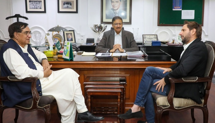 Former Test captain Shahid Afridi called on Chairman of the PCB Management Committee Mr Zaka Ashraf on Nov 3, 2023 at Gaddafi Stadium in Lahore. — PCB