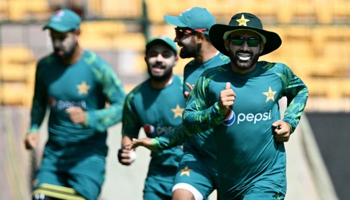 Pakistan´s wicketkeeper Mohammed Rizwan (R) runs with teammates during a practice session at the M. Chinnaswamy Stadium in Bengaluru on November 3, 2023, ahead of the 2023 ICC World Cup ODI between Pakistan and New Zealand. — AFP