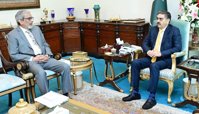 Caretaker PM  Anwaar-ul-Haq Kakar (R) while meeting with the Sindh interim CM Justice (retd) Maqbool Baqar at the PM House Islamabad on November 6, 2023. — Facebook/Sindh Government
