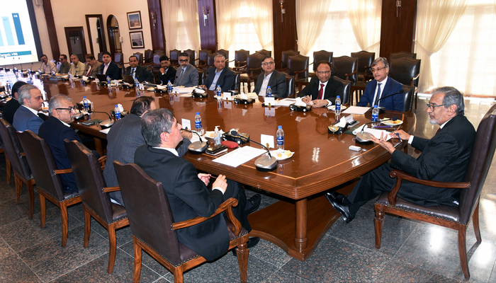 Caretaker Sindh Chief Minister Justice (R) Maqbool Baqar presides over a meeting of the health department at CM House on November 8, 2023. — X/@SindhCMHouse