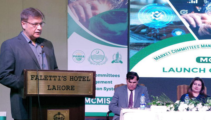 The picture released on Oct 19 shows Punjab Minister for Industry and Commerce SM Tanveer speaking at an event in Falettis Hotel. —Facebook/ICIDPunjab