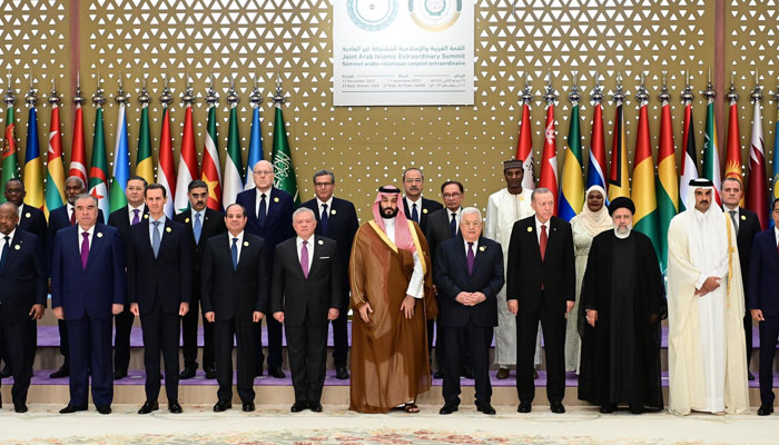 The image shows the group photo of leaders of the Arab League and the OIC after the joint summit concluded in Riyadh. — PID