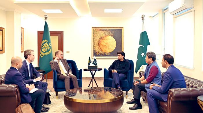 SAPM, ILO team discuss job opportunities for Pak migrants - Vimarsana News