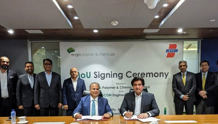 DELs Chief Executive Officer Taimur Saeed and EPCLs Chief Executive Officer Jahangir Piracha signed the MoU. — Biz Times