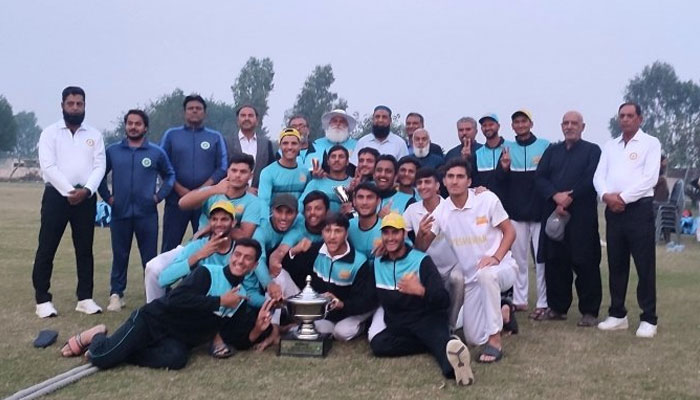 The Peshawar U19 team pose in a group photo with the trophy of the National Under-19 Championship 2023-24. — x/TheReaPCB