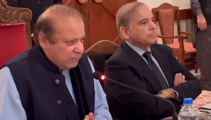 PML-N supremo Nawaz Sharif (left) and partys President Shehbaz Sharif during their meeting with various politicians in Quetta on November 14, 2023. — X/@pmln_org