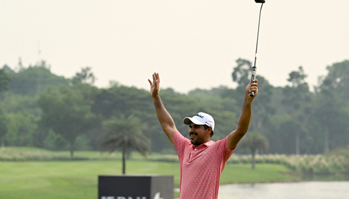 This photo shows Indias Gaganjeet Bhullar celebrating after winning the BNI Indonesia Masters held at the Royale Jakarta Golf Club in Jakarta on November 19, 2023. — AFP