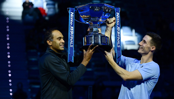 USAs Rajeev Ram (L) and Great Britains Joe Salisbury pose with their trophy after winning the final match against Spains Marcel Granollers and Argentines Horacio Zeballos at the ATP Finals tennis tournament in Turin on November 19, 2023. — AFP