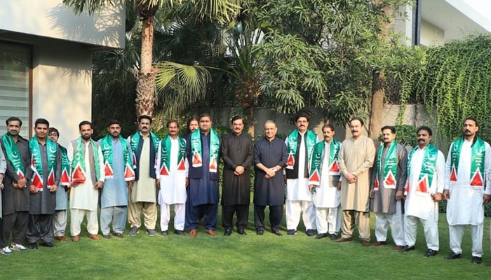 The image shows Aleem Khan in a group photo with Local Bodies representatives from Kasur District who joined IPP on Nov 21, 2023. — Facebook/Abdul Aleem Khan