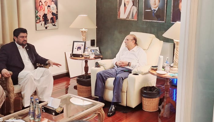 Sindh Governor Kamran Tessori while meeting with the Pakistan People’s Party Parliamentarians (PPPP) President Asif Ali Zardari in Islamabad on November 23, 2023. — X/@KamranTessoriPk