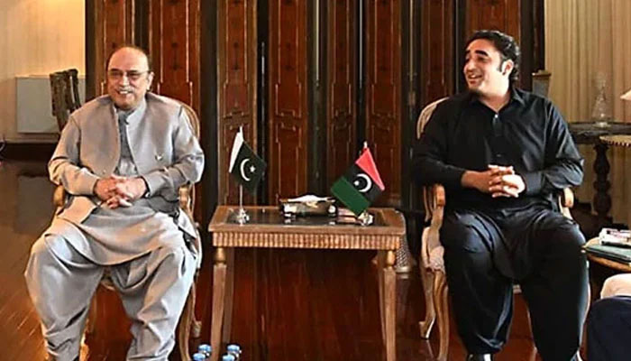 PPP Co-Chairperson Asif Ali Zardari (left) and PPP Chairman Bilawal Bhutto Zardari meet an MQM-P delegation (not seen) at Zardari House in Islamabad, on June 18, 2022. — INP
