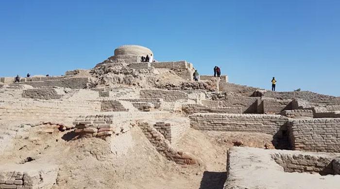 Image of Kushan dynasty king inscribed on Moenjo Daro coins - Vimarsana News