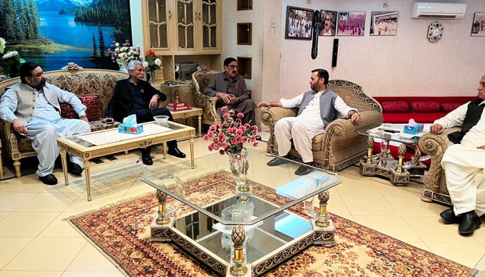 Sindh ANP President Shahi Syed (c) speaks with the MQM-P senior deputy convener Syed Mustafa Kamal (R) as other anti-PPP coalition partners sit in the room on November 22, 2023. — Facebook/Awami National Party Sindh