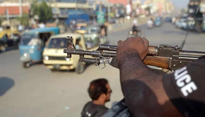 Policeman stands guard on a street in Karachi. — AFP/File