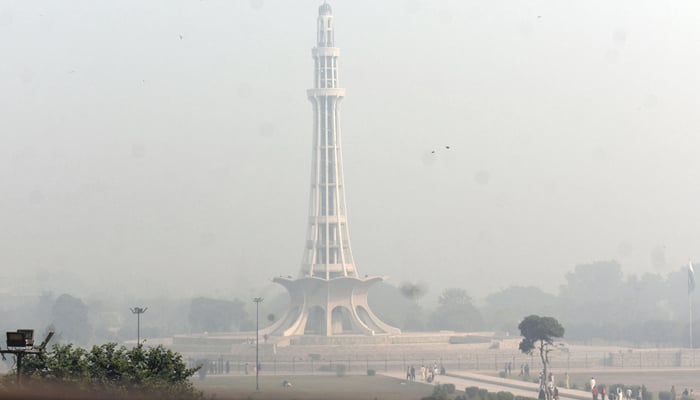 A view of massive smog in the atmosphere early in the morning in the Provincial Capital on November 24, 2023. — Online