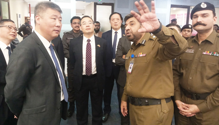 An official of the Punjab Police briefs the Chinese delegation on the matters of security on November 28, 2023. — Facebook/Punjab Safe Cities Authority