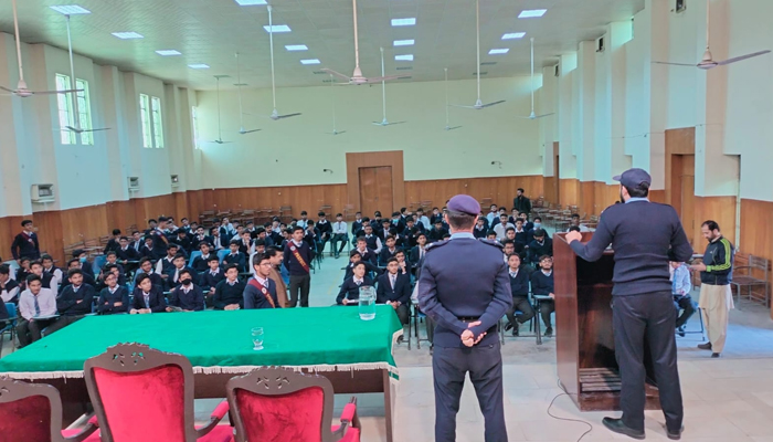 The Capital Police official delivers a lecture on the occasion of an awareness campaign to eradicate the use of narcotics on November 29, 2023. — Facebook/Islamabad Police
