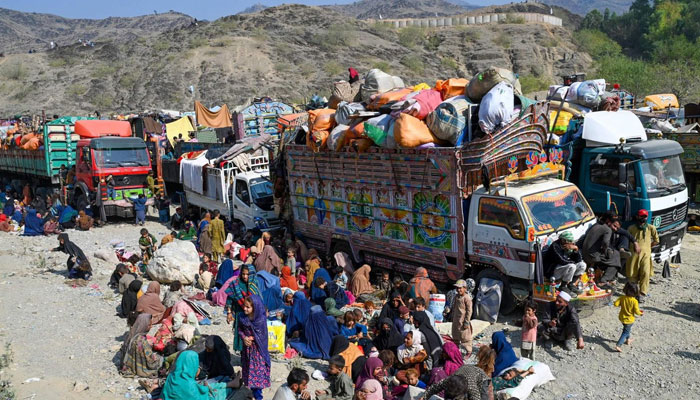 Afghan refugees arrive in trucks from Pakistan at the Afghanistan-Pakistan Torkham border in Nangarhar province on October 30, 2023. —AFP