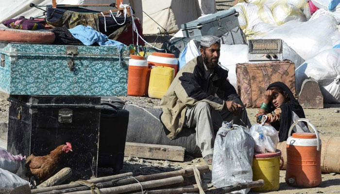 Afghan refugees sit next to their belongings before crossing the Pakistan-Afghanistan border in Chaman on November 8, 2023, following Pakistan´s governments decision to expel people illegally staying in the country. — AFP