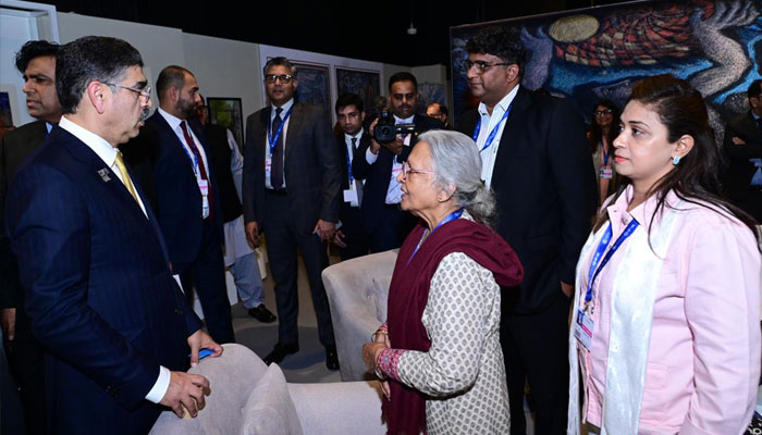 Prime Minister Anwaar-ul-Haq Kakar visits Pakistans pavilion at COP28 in the UAE on Dec 1, 2023. —PID