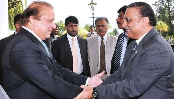 PML-N supremo Nawaz Sharif (Left) and PPP leader Asif Ali Zardari. —APP File