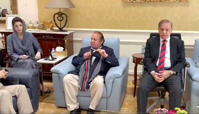 (From left to right) PML-N Senior Vice President Maryam Nawaz, Nawaz Sharif and the partys President Shehbaz Sharif during a meeting in London on September 22, 2023. — Screengrab/X/@pmln_org