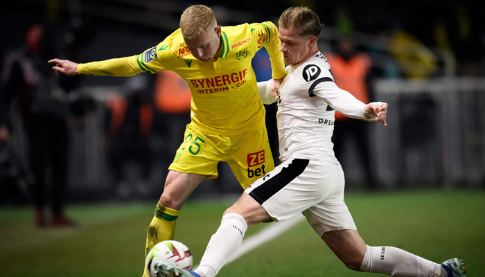 Nantes Florent Mollet (L) fights for the ball with Nices Melvin Bard during the French L1 football match between FC Nantes and OGC Nice at La Beaujoire stadium in Nantes on December 2, 2023. — AFP