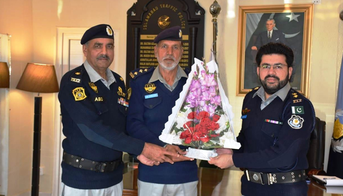 Islamabad Traffic Police officials while presenting a shield during the ceremony to honor a retiring official on December 4, 2023. — Facebook/Islamabad Police