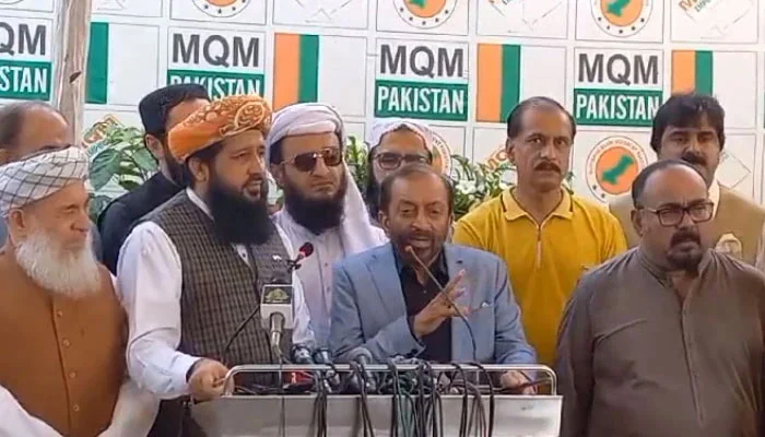 MQM-Ps Dr Farooq Sattar speaks to the media, flanked by JUI-F leader Molana Rashid Mehmood Soomro and others on September 14, 2023, in this still taken from a video. — YouTube/Geo News