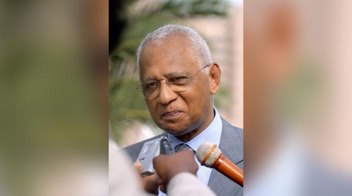 Henri Lopes, 86, who straddled literature and politics in Africa, dies