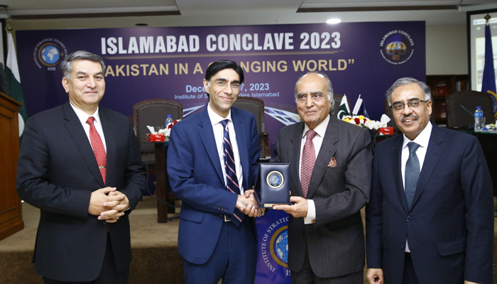 Dr Moeed Yusuf, VC Beaconhouse National University and former National Security Advisor while receiving a shied after his keynote address on “Navigating complex geopolitics: accentuating pivot to geo-economics” at Islamabad Conclave organised by ISSI on December 6, 2023. — X/@YusufMoeed