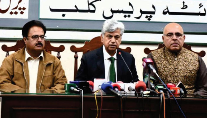 Caretaker Federal Minister for Information, Broadcasting and Parliamentary Affairs Murtaza Solangi addresses a press conference in Quetta on Dec 8, 2023. — PID