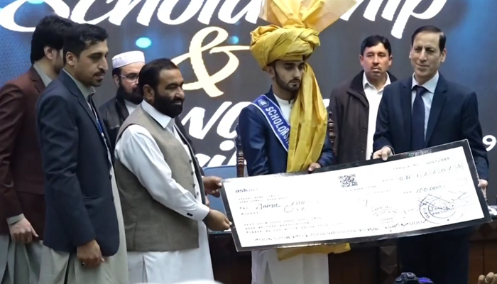 KP caretaker CM Syed Arshad Hussain Shah while distributing cash prizes to students from the remote and troubled Wana in this still on December 9, 2023. — Facebook/Government of Khyber Pakhtunkhwa