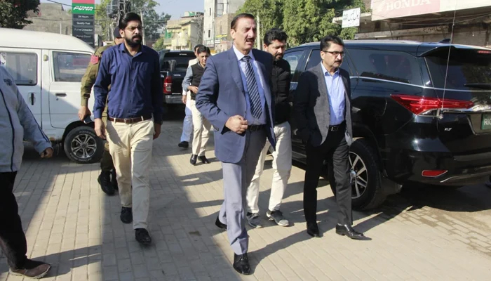 Commissioner Rawalpindi Division Liaquat Ali Chatta during his visit to Asghar Mall Road on November 15, 2023. — Facebook/Commissioner Rawalpindi Official