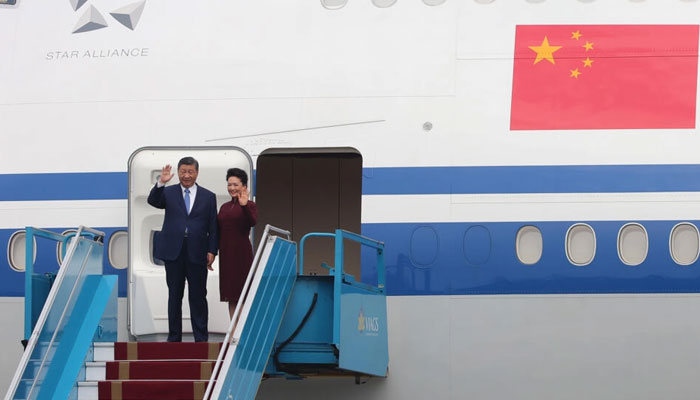 President Xi Jinping and his wife Peng Liyuan arrive in Hanoi. — AFP File