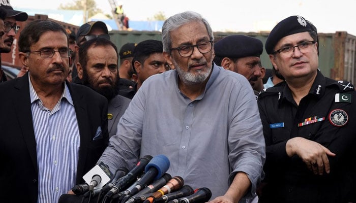 Caretaker Sindh Chief Minister Justice (retd) Maqbool Baqar (c) talks to media at MA Jinnah Road, Seabreeze area while Minister Home Brigadier (retd) Haris Nawaz (L) and IG Police Raja Riffat Mukhtar are standing beside him on September 7, 2023. — Instagram/@sindhcmhouse