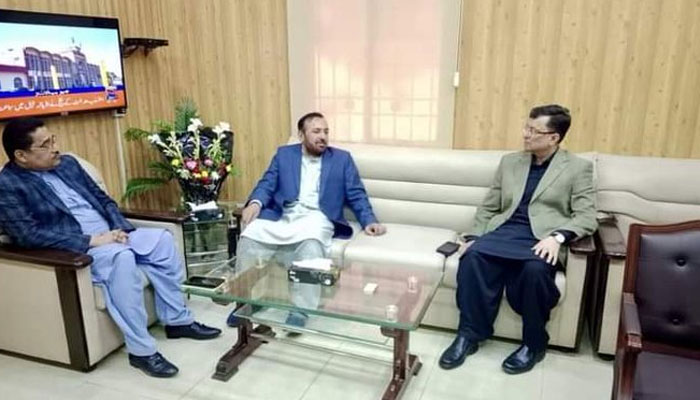 Sindh Election Commissioner Sharifullah met Karachi Commissioner Muhammad Salim Rajput at his office on Dec 16, 2023. —x/CommissionerKhi