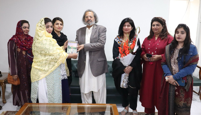 Caretaker Federal Minister of Education and Vocational Training Madad Ali Sindhi presents a souvenir to the delegation of the Soormiyun, a prominent cultural and development organisation on December 18, 2023. — Facebook/Ministry of Federal Education and Professional Training Pakistan