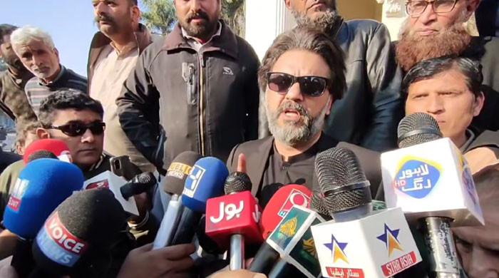 Usman Dar says police misbehaved with mother, other family members - Vimarsana News