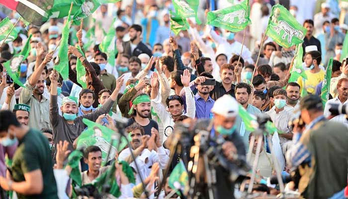 Enthusiastic participants of the first Pakistan Democratic Movement rally were seen travelling to Gujranwala bearing PML-N flags. — X/PML-N